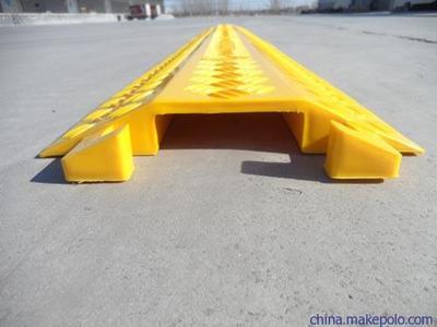 济南美达交通设施 专业供应电缆过线槽与车间过线板，守护车间与道路安全