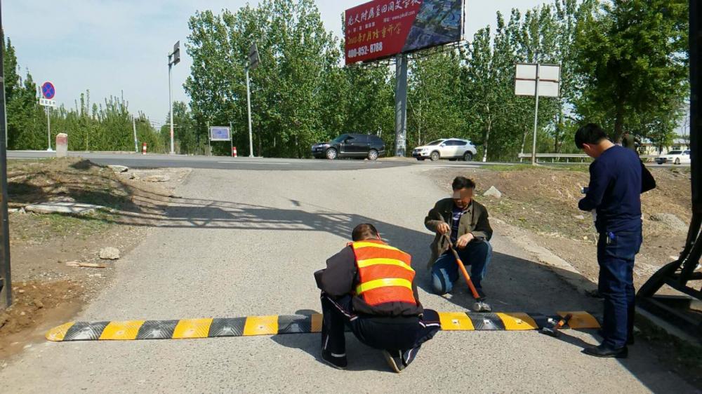 廊坊农村道路安全升级 137处停车让行标志及减速带安装纪实